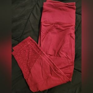 Victoria Sport Capri Leggings